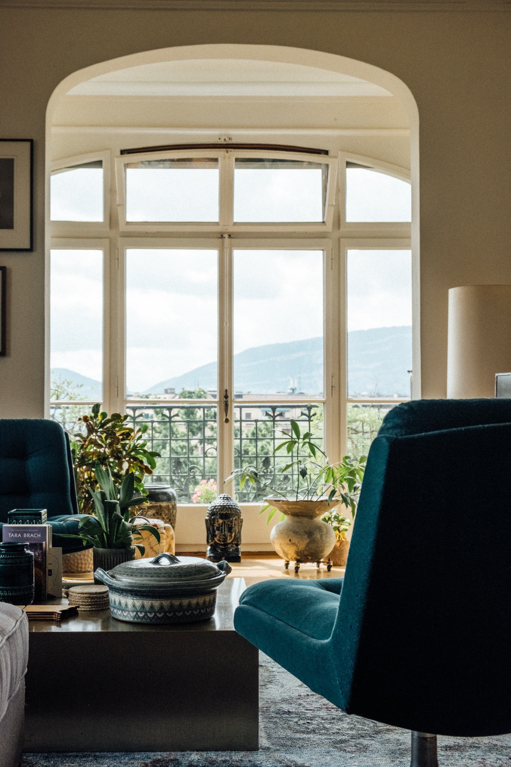 A photograph of the living room, the beating heart of the Le Trente salon in Geneva