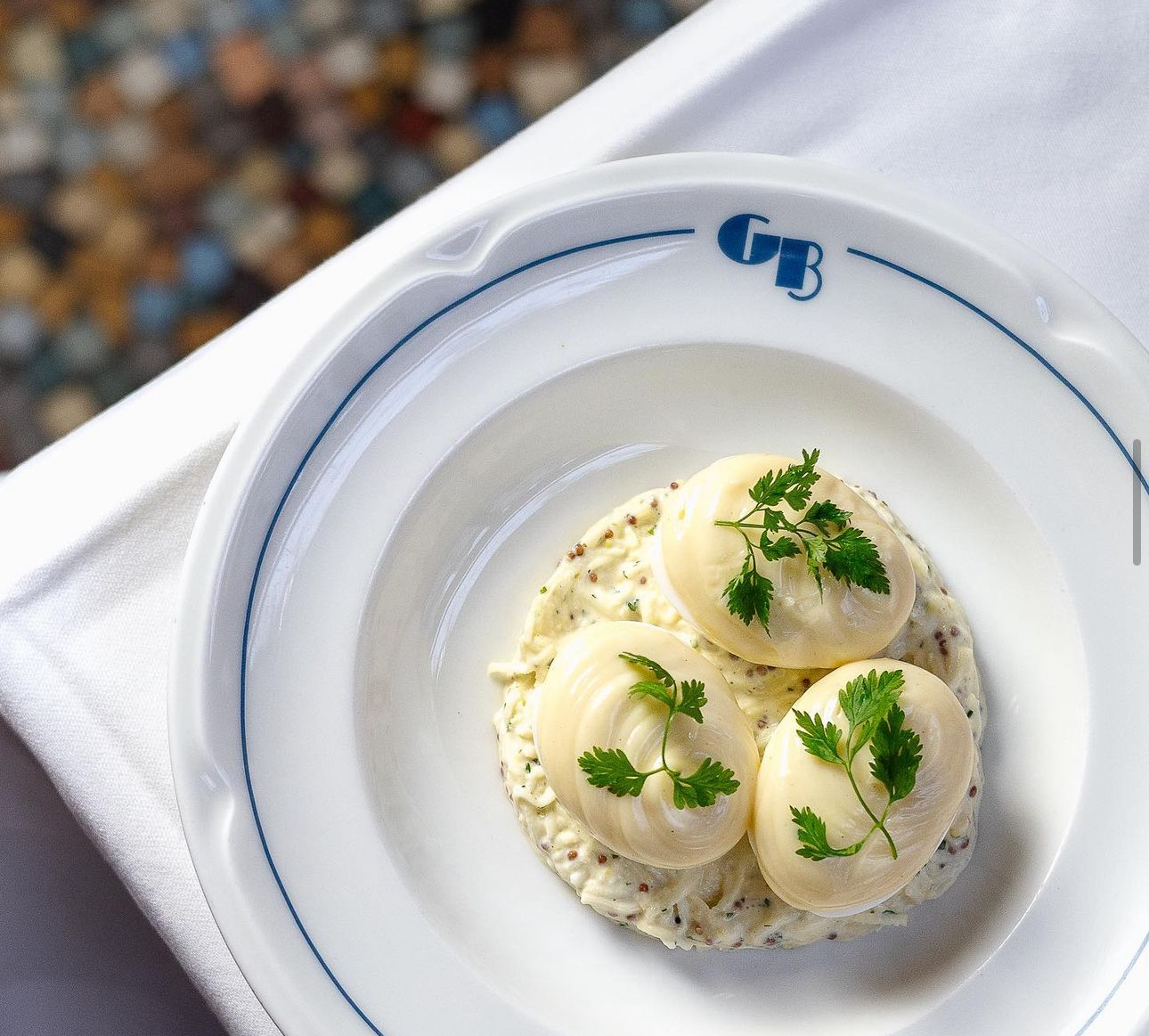 A picture of a plate with an egg mayonnaise 